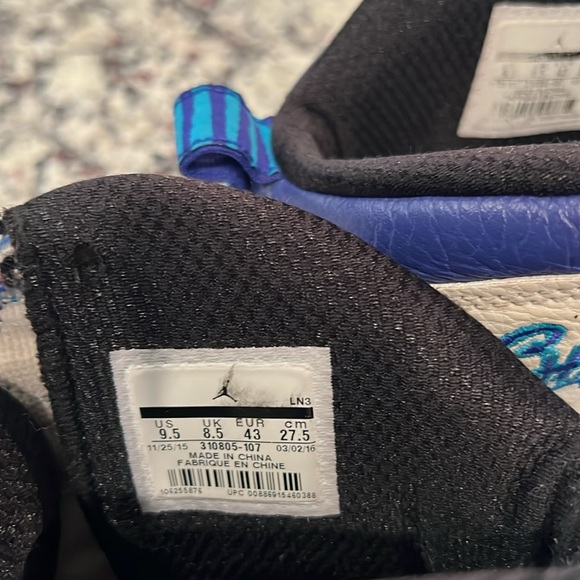 Air Jordan Sneakers - Picture 4 of 5